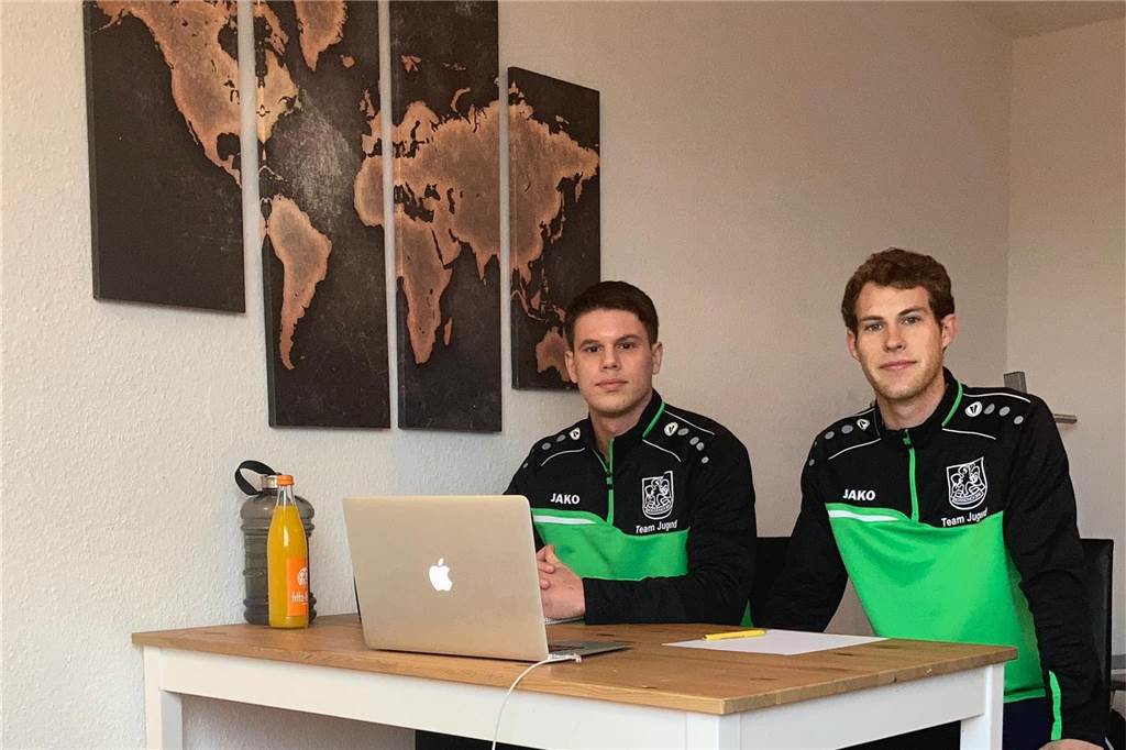 Benedict Kuss und Nico Martinez übernehmen den SV Bossendorf Nico Martinez (l.) und Benedict Kuss trainieren seit drei Jahren die A-Jugend des SV Bossendorf. Kommende Saison übernehmen sie die erste Seniorenmannschaft.