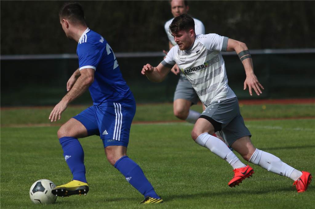 Nico Plechaty (r.) machte die rechte Abwehrseite beim FC Nordkirchen dicht und schaltete sich immer wieder in Angriffe beim FCN ein.