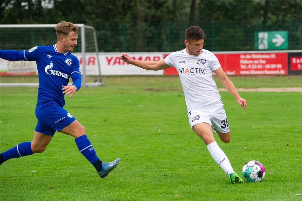 Verlängerung und neue Aufgabe statt Wechsel: TuS-Spieler bleibt und wird Vizekapitän Nico Pulver (r.) ist neuer Vizekapitän des TuS Haltern am See.