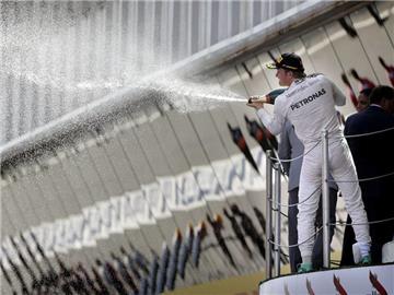 Nico Rosberg feiert seinen Sieg beim Großen Preis von Spanien. Foto: Alberto Estevez