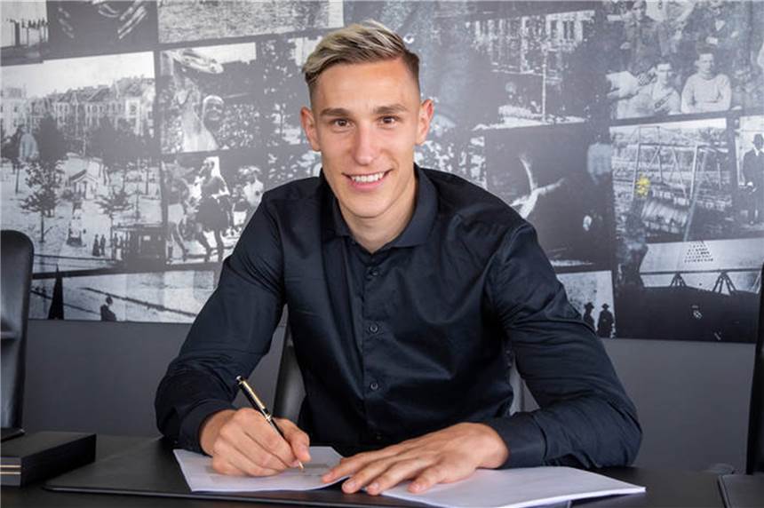 Jetzt bestätigt: Der BVB schnappt sich Freiburgs Nico Schlotterbeck Nico Schlotterbeck unterschreibt seinen Vertrag bei Borussia Dortmund.