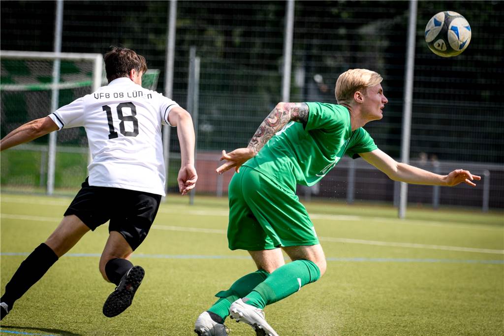 Westfalia Wethmar landet Coup Nico Sonnen (r.) trägt ab sofort wieder das Trikot von Westfalia Wethmar.