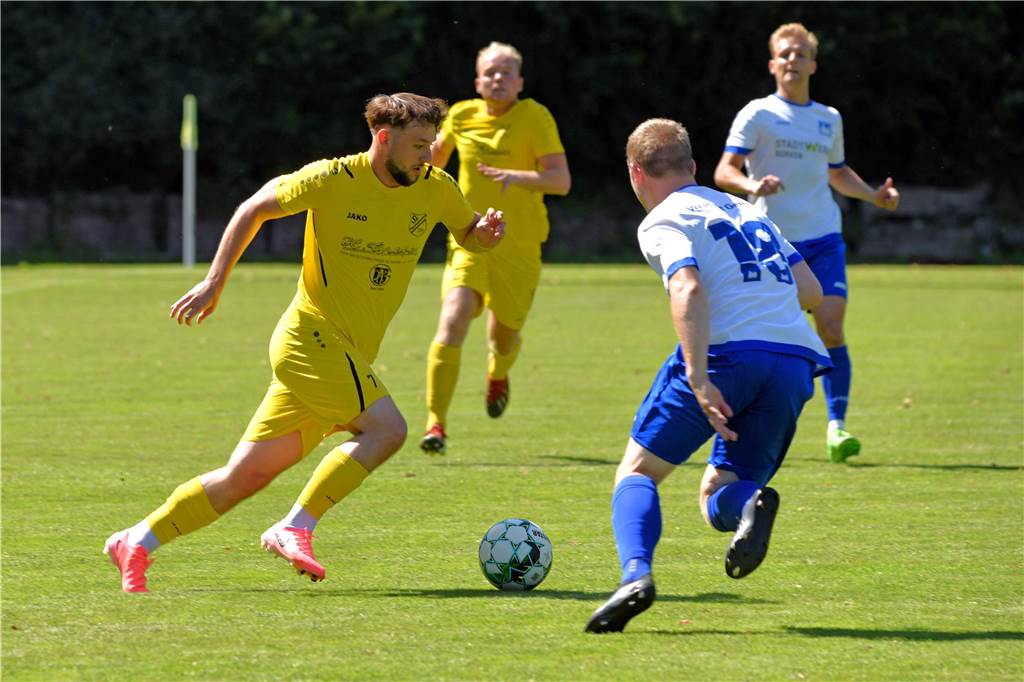 Nicolai Pakowski am Ball