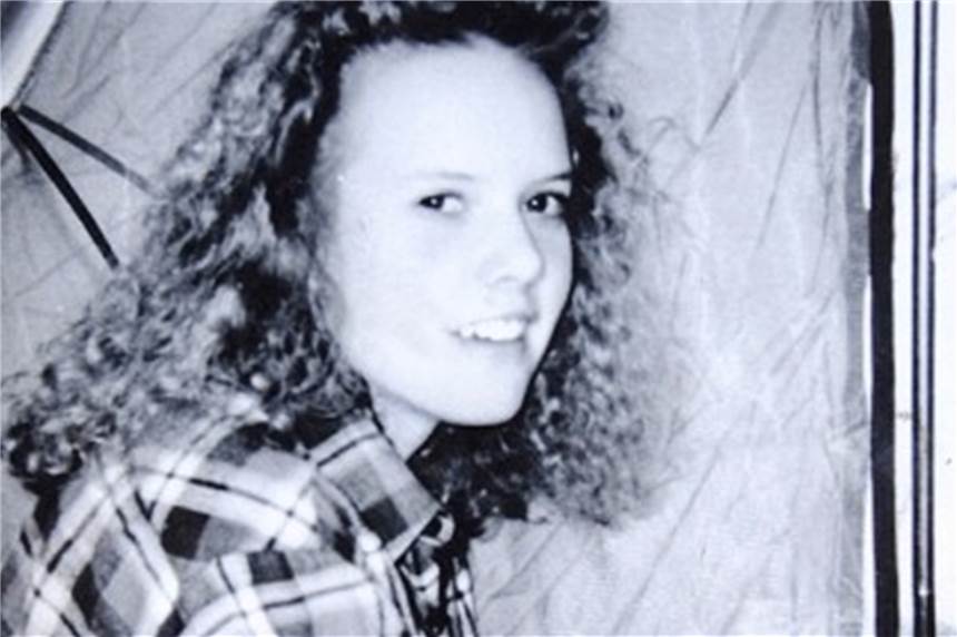Das Schicksal der Nicole-Denise Schalla: Die ganze Geschichte im Podcast Nicole-Denise Schalla ist 1993 im Alter von 16 Jahren ermordet worden.