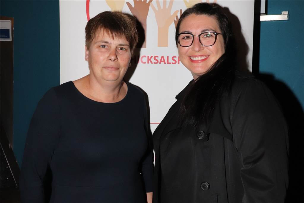 Seit fünf Jahren ist das Haus Dörlemann Begegnungsort für Borker Nicole Inkmann(l.) und Figan Ucar-Macit von Schicksalshelfer e.V.