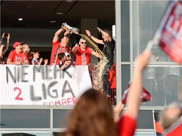 «Nie mehr 2. Liga». Foto: Armin Weigel