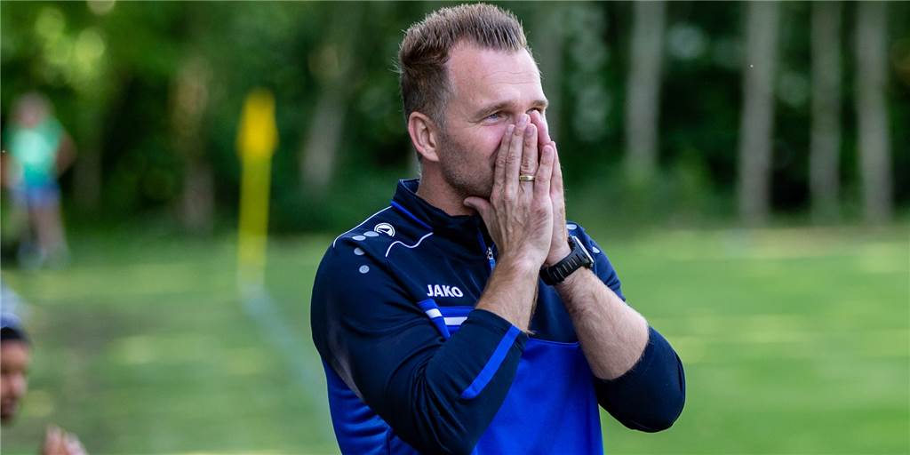„Höllische Schmerzen“ nach Verletzung bei Niederaden-Spieler: „Habe es brechen und knacken gehört“ Niederaden-Coach Amel Mesic musste am Sonntag mit ansehen, wie sich einer seiner Spieler schwer verletzte.
