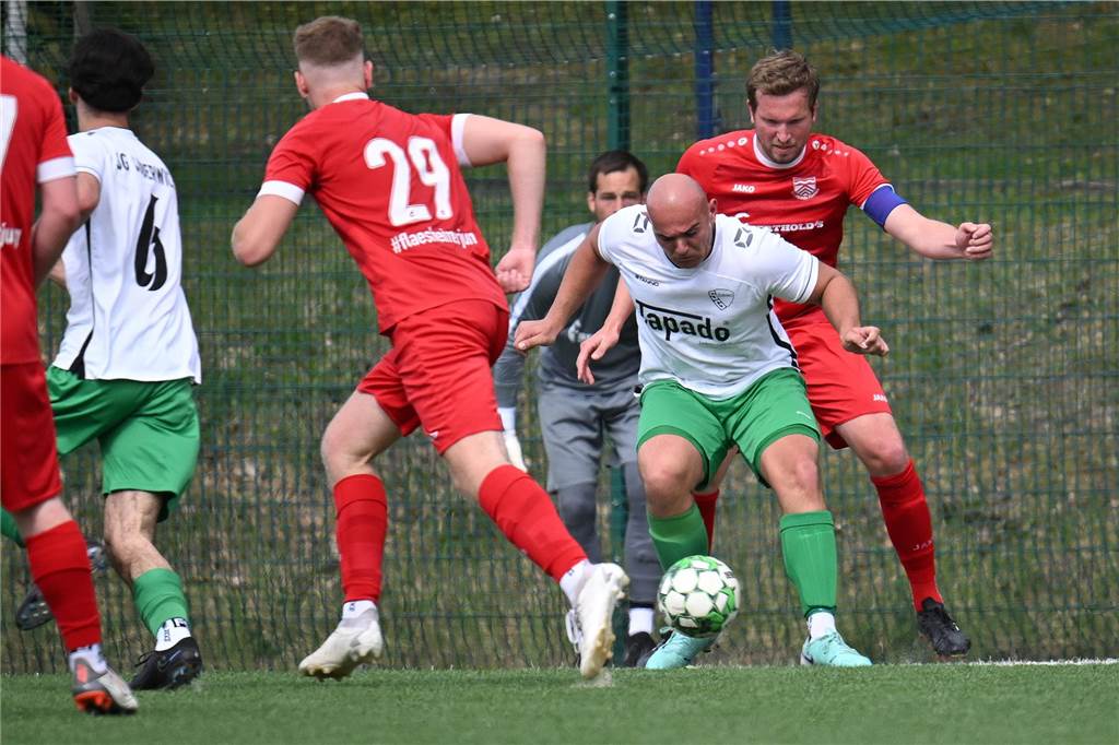 Niederlage am letzten Spieltag: Leon Dwinger (v.) und die SG Suderwich unterlagen Fabian Schulte-Althoff und Concordia Flaesheim.