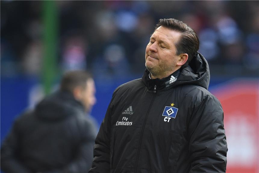 Frankfurt dominiert Derby - Ginter rettet einen Punkt Niederlage zum Einstand: HSV-Trainer Christian Titz.