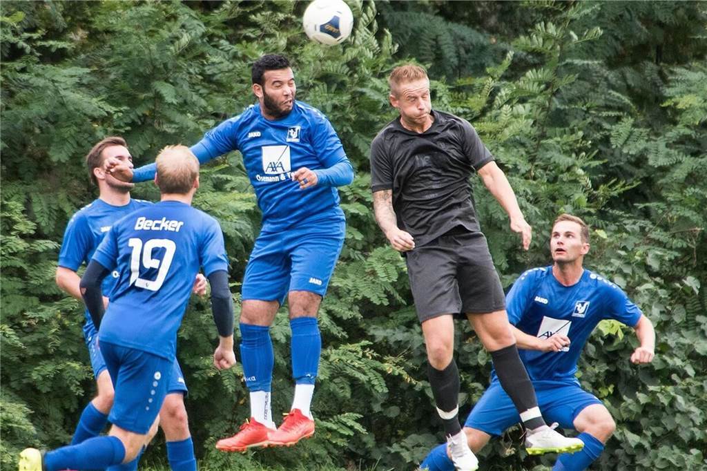 BVH Dorsten landet einen Transfercoup: Nico Genieser kommt vom SV Dorsten-Hardt Niels Genieser (in schwarz) war der Hauptgrund für den Wechsel seines Bruders.