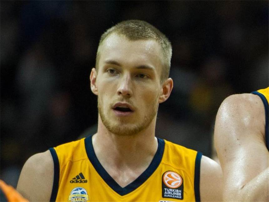 ALBA bezwingt Limoges in der Euroleague 89:66 Niels Giffey (l) machte für ALBA 16 Punkte. Foto: Lukas Schulze