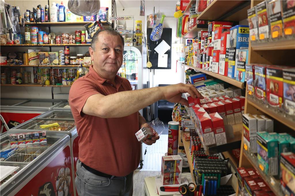 „Dann ist es vorbei mit der Samba-Bude“: Traditions-Kiosk in Werne vor dem Aus Nihat Irmak betreibt gemeinsam mit seiner Frau und zwei Aushilfen den Kiosk an der Horster Straße seit vier Jahren. Die Samba-Bude hat täglich von 7 bis 22 Uhr geöffnet, samstags und sonntags von 8 bis 22 Uhr.