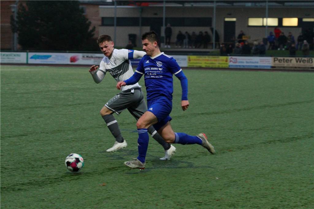 Früher Landesliga, jetzt 2. Liga: Schalke-Debütant Niklas Castelle sagte einst dem TuS Haltern ab Niklas Castelle (r.) erzielte für den VfL Senden 24 Tore in der Hinrunde der Landesliga 4.