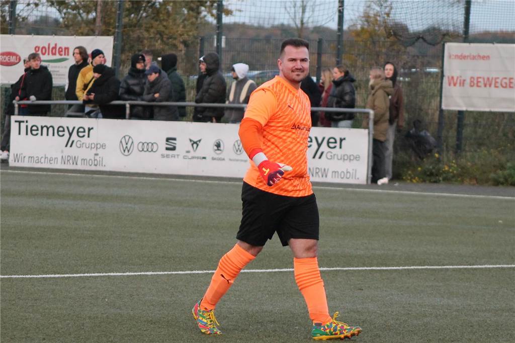 Westfalia Wethmar im Siegesrausch Niklas Dvorak strahlt beim Sieg gegen den FC Overberge.