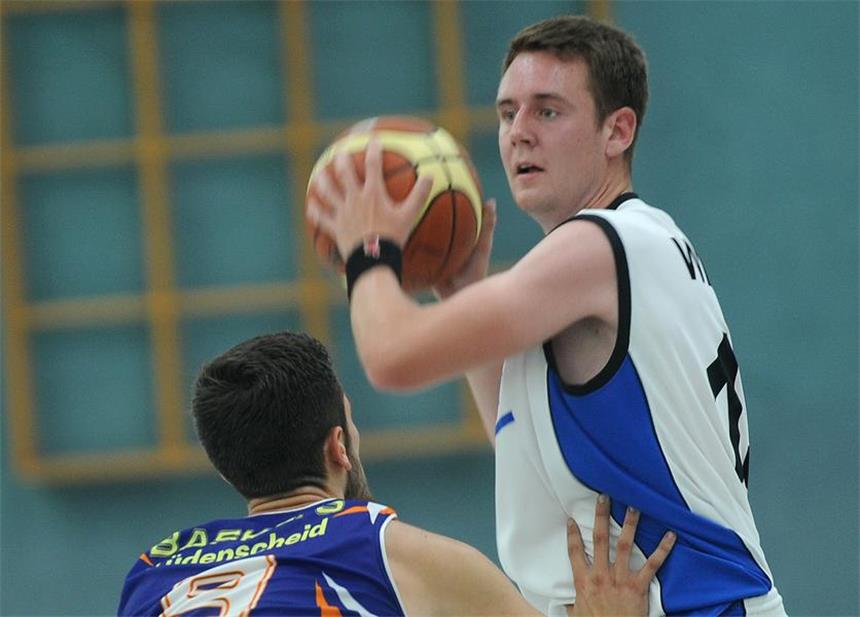Niklas Keilinghaus (am Ball) und die LippeBaskets empfangen am Samstagabend die Reserve der BG Hagen zur Heimpremiere in der Ballspielhalle.
