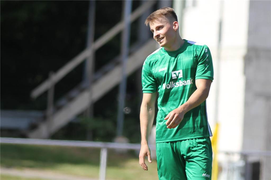 Führungsspieler des SuS Olfen lässt Saison Revue passieren Niklas Mählmann steht auf dem Platz.