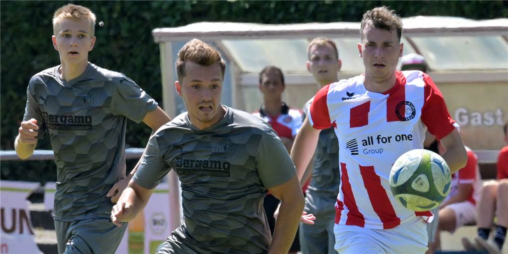 Dritter Sieg im vierten Testspiel: Westfalia Wethmar II trotzt der brütenden Mittagshitze Niklas Rogge (M.) und Westfalia Wethmar II trafen am Sonntag auf den SC Husen Kurl.