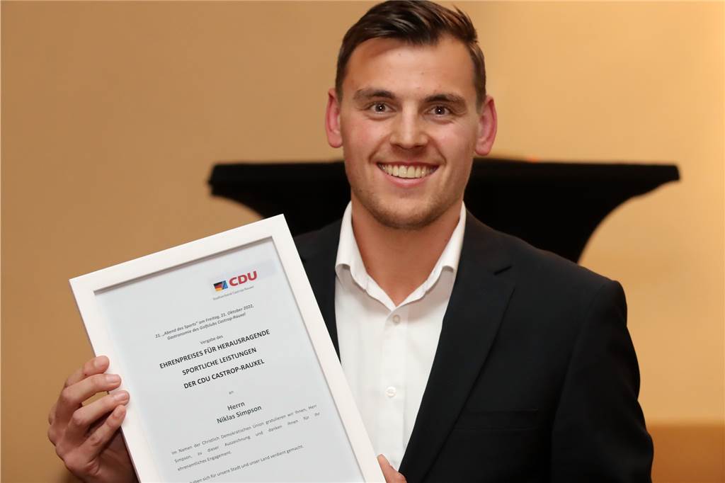 Abend des Sports: Kim Büchter, Niklas Simpson und Gehfußballer des SuS Merklinde ausgezeichnet Niklas Simpson ist Sportler des Jahres.