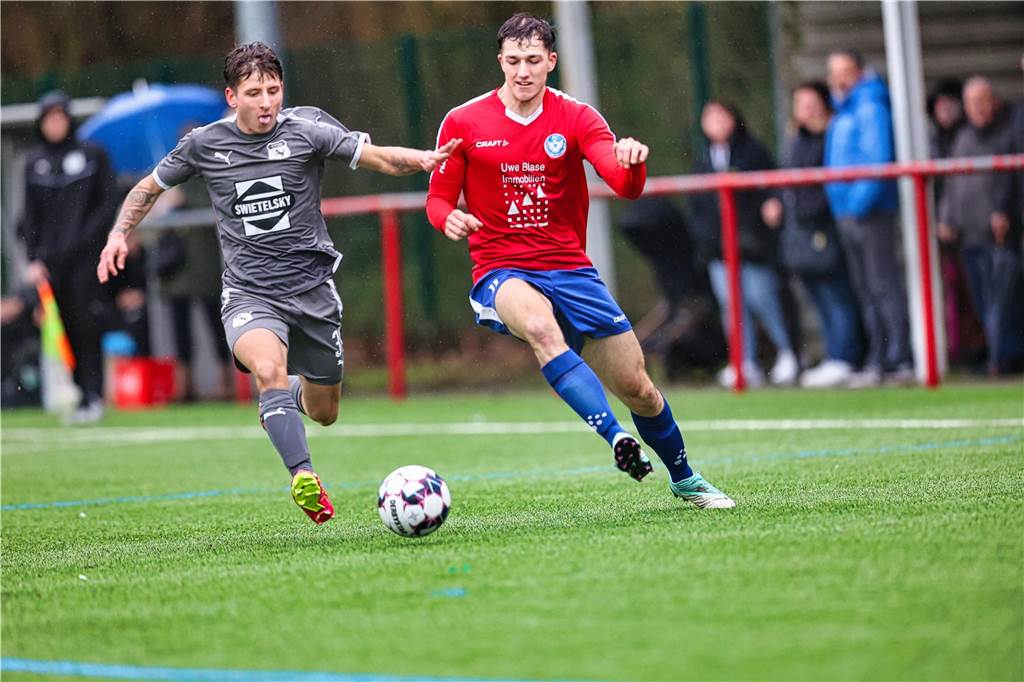 TuS Henrichenburg-Neuzugang glänzt gleich mit Doppelpack: „Der Aufstieg ist das größte Ziel“ Niklas Werner (r) wechselte vom FC Castrop-Rauxel zum TuS Henrichenburg.