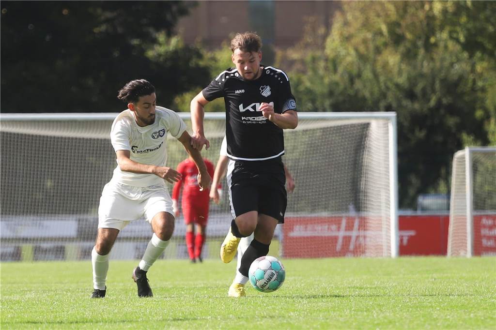 Wechselbörse von der Ober- bis zur Bezirksliga: Alle Transfers im Fußballkreis RE auf einen Blick Nikolai Pakowski (r.) verlässt den TuS 05 Sinsen und wechselt zum SV Dorsten-Hardt.