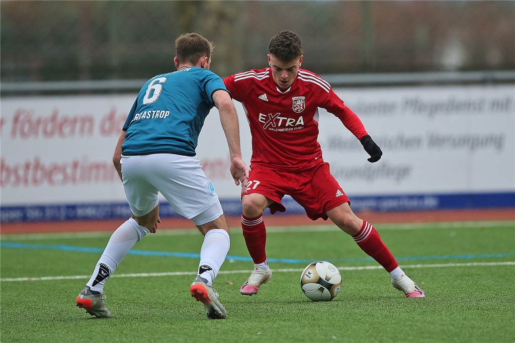 Lüner SV holt Flügelspieler Nikolaos Simeonidis trug bereits im Testspiel gegen Wacker Obercastrop das rote Trikot des Lüner SV.