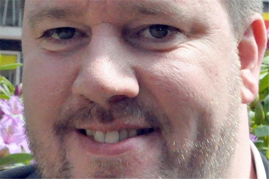 Vervollständigen Sie 10 Sätze, Herr Bettinger! Nils Bettinger ist 2015 Bürgermeister-Kandidat der FDP in Castrop-Rauxel. Auf Seite 1 lesen Sie Sätze, die er vervollständigt hat - auf Seite 2 dann ein Portrait über den Menschen.