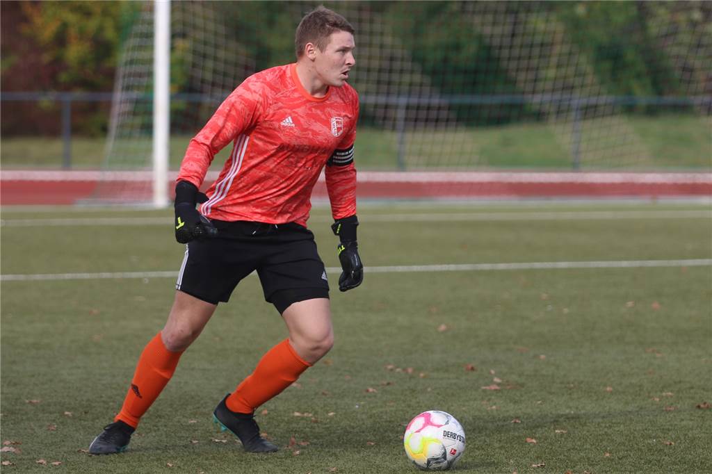 SG Selm gibt fast den Sieg aus der Hand: Matchwinner lässt Spiel durch starke Aktion kippen Nils Böckenbrink verhinderte mit einem gehaltenen Elfmeter den Anschlusstreffer durch den SV Rinkerode. Fast im Gegenzug erzielte die SG Selm den 4:1-Endstand.