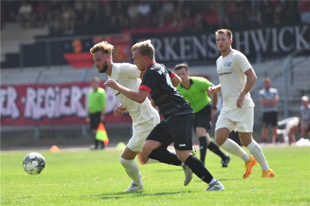 „Ein super Zeichen“: TuS Haltern verlängert mit weiteren Spielern - zwei bleiben für zwei Jahre Nils Fabisiak (l.) hat beim TuS Haltern am See direkt für zwei weitere Spielzeiten zugesagt.