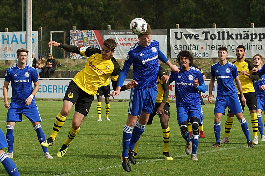 Gehen Sie oder bleiben Sie jetzt beim Holzwickeder SC, Nils Hoppe? Nils Hoppe trat mit dem Holzwickeder SC auch gegen die U23 von Borussia Dortmund an.