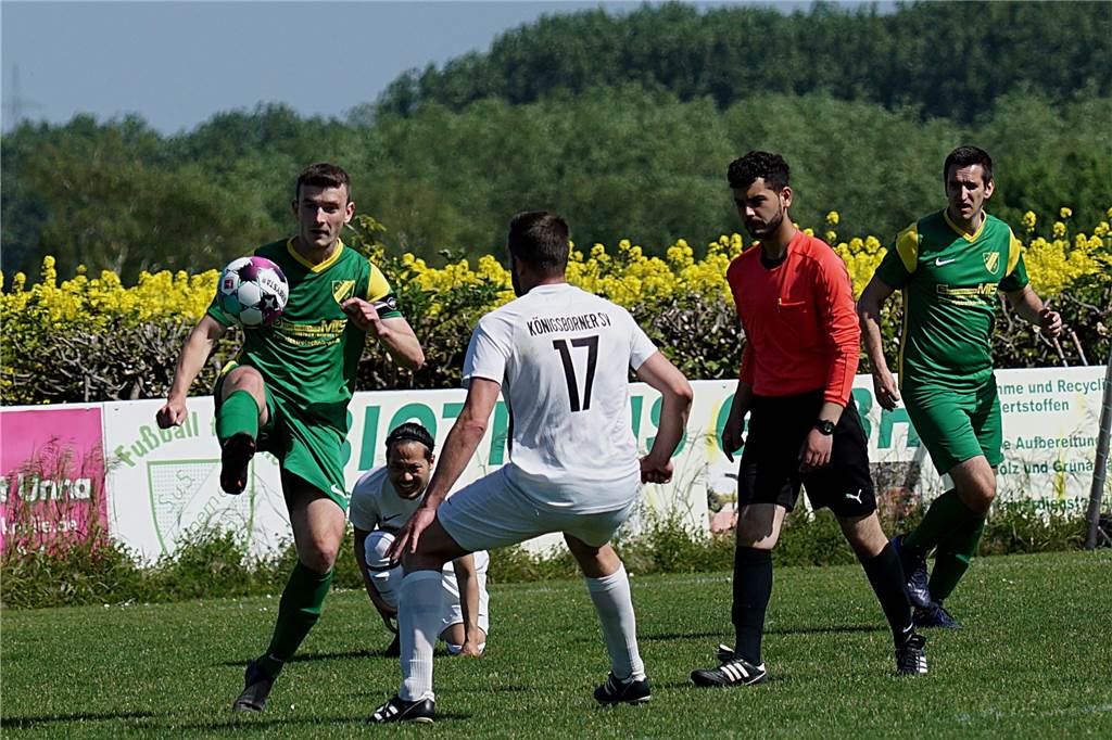 Rot wegen Beleidigung: TuS Hemmerde verliert seinen Keeper - SuS Lünern landet Befreiungsschlag Nils Kitschke (l.) und sein SuS Lünern bezwangen die Reserve des Königsborner SV. Es ist der erste Sieg seit Februar.