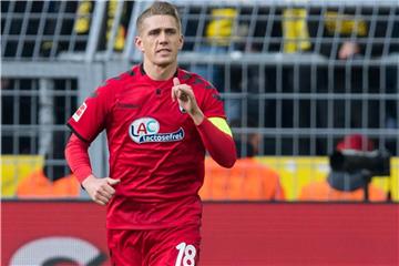 Nils Petersen bejubelt einen Treffer. Foto: Guido Kirchner