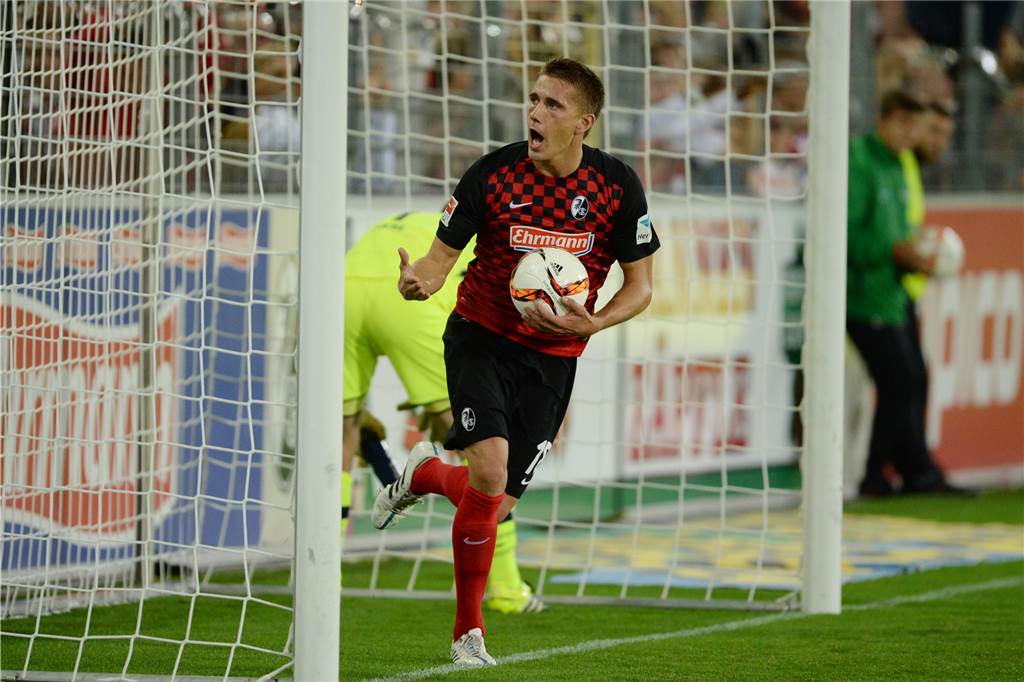 Nils Petersen vor Spiel gegen den BVB: Das ist „meine größte Motivation“ Nils Petersen ist der treffsicherste Spieler nach Einwechslung der Bundesliga-Geschichte. 29 Tore hat der Stürmer erzielt, nachdem er vorher auf der Bank saß. Seit Anfang 2015 trägt er das Trikot des SC Freiburg.