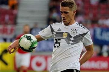 Nils Petersen ist ein großer Özil-Fan. Foto: Christian Charisius