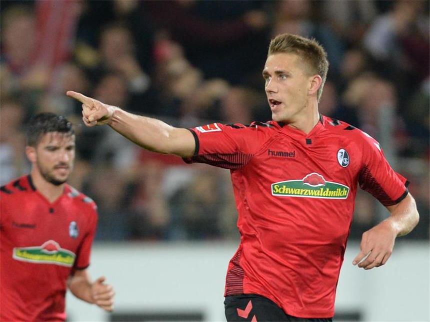 Petersens 20. Joker-Tor rettet SC Freiburg vor Niederlage Nils Petersen rettete den Freiburgern einen Punkt. Foto: Patrick Seeger