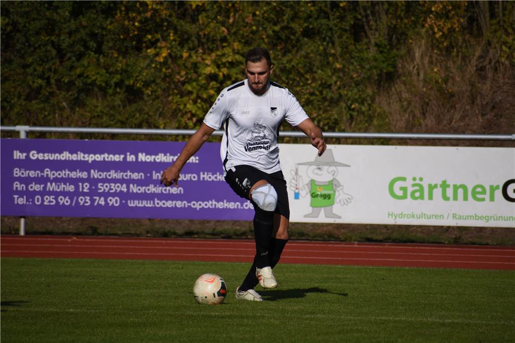 Olfens Gordon Zyla oder Nordkirchens Nils Venneker: Wer hält im Derby die Abwehr besser zusammen? Nils Venneker freut sich besonders auf Marvin Böttcher.