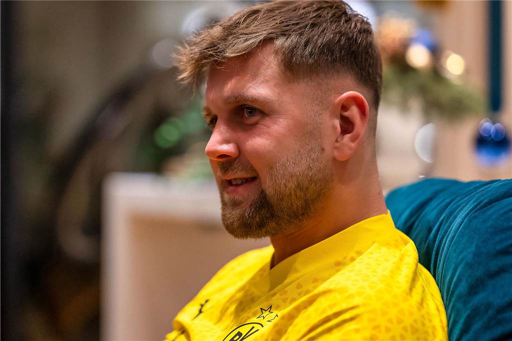 BVB-Torjäger Niclas Füllkrug im exklusiven Interview: „Dann brennt die Hütte“ Niclas Füllkrug schaut zur Seite.