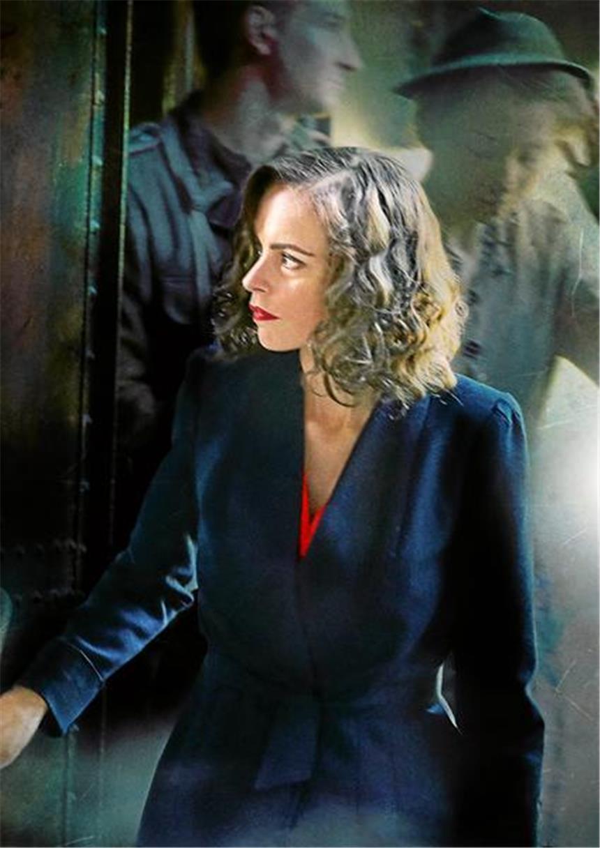 Eine Frau wird zu ihrer eigenen Doppelgängerin Nina Hoss spielt Nelly.