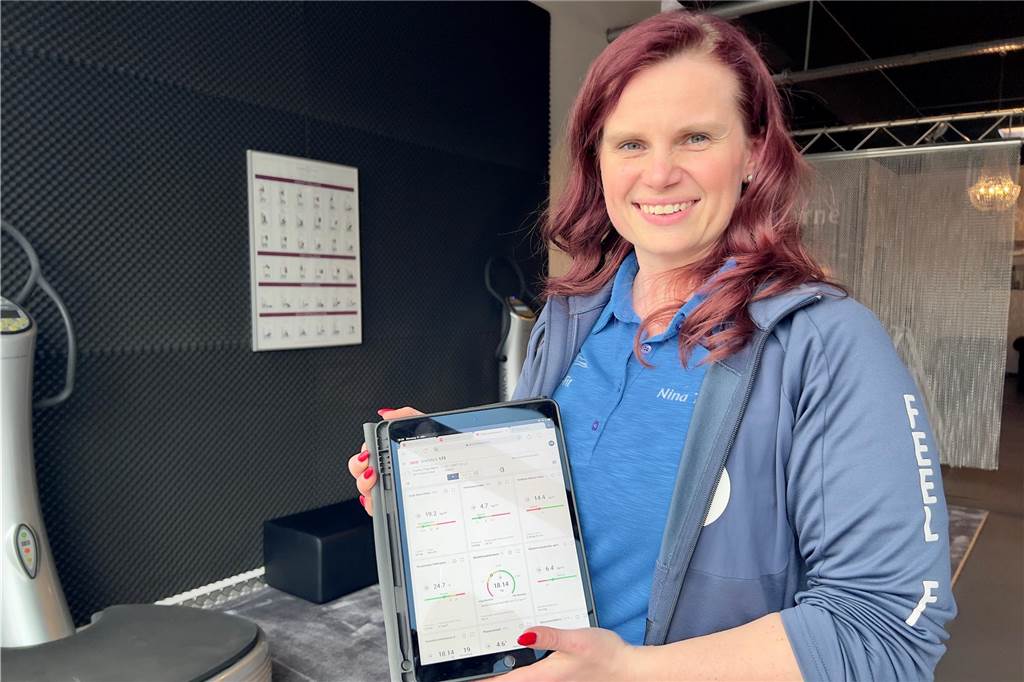 Neues Fitnessstudio kommt nach Werne: Feel-Fit reagiert mit Umgestaltung Nina Teich stellt die neue Körperstrukturanalyse des Feel-Fit vor.