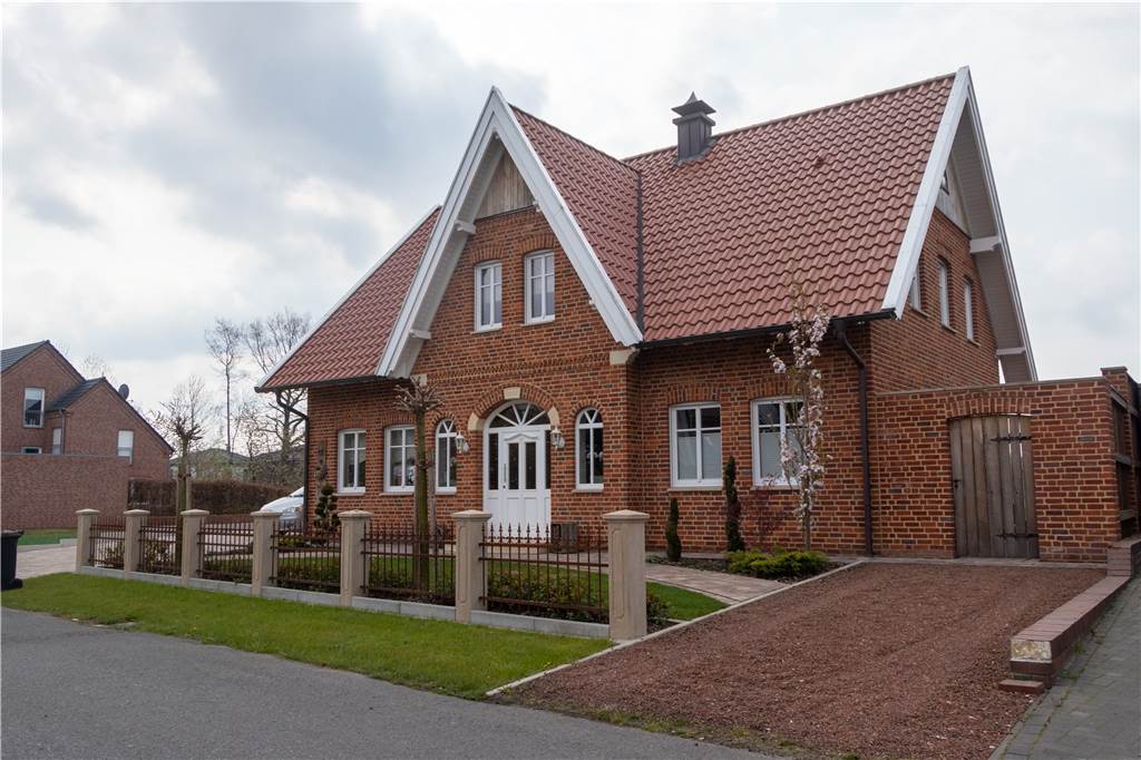 Stinksauer auf die Verwaltung: „Wir würden nie wieder in Heek bauen“ Nina und Matthias Pieper haben sich am Leuskesweg ihr Traumhaus gebaut. Trotzdem würden sie das in Heek nicht noch einmal wiederholen wollen.