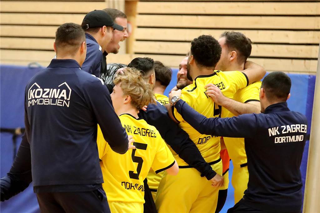 Die sechs Vorrunden-Teilnehmer sind bestimmt Die Spieler von NK Zagreb jubeln gemeinsam