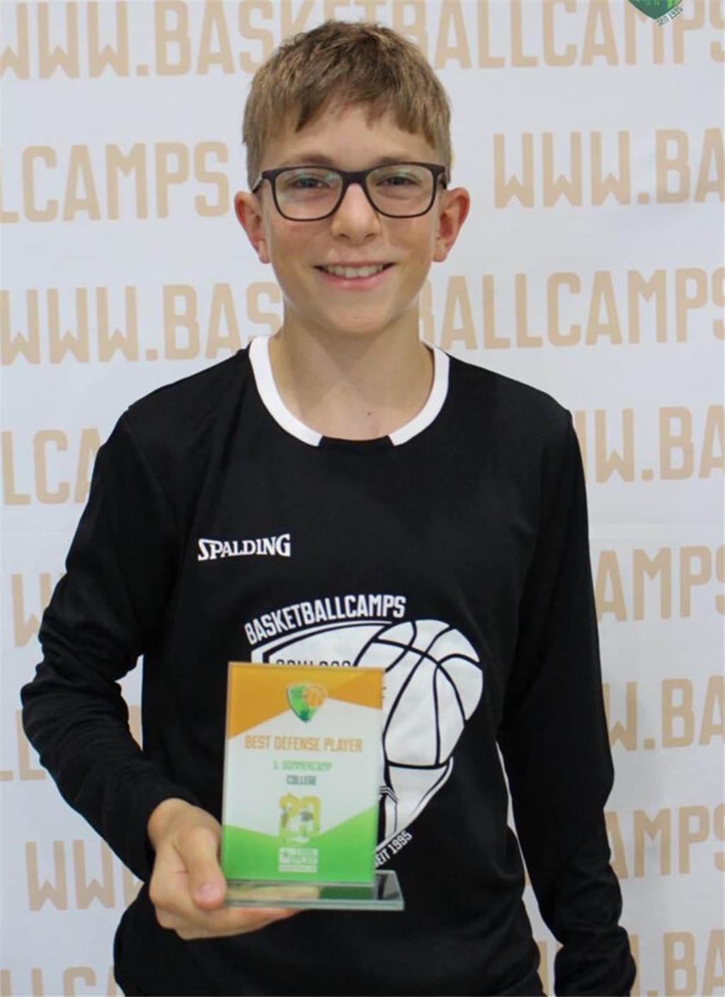 Erneut Bester Verteidiger in renommiertem Basketballcamp Noah Markewitz wurde erneut als „Bester Verteidiger“ geehrt.