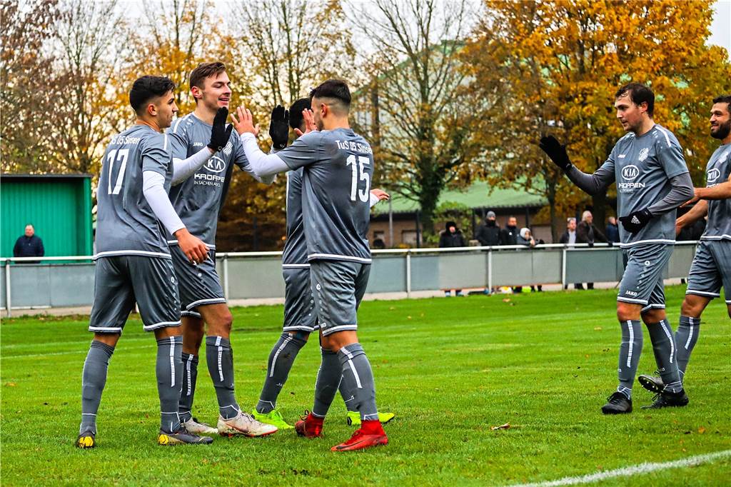 Der TuS Haltern verstärkt sich mit einem Talent vom Oberliga-Konkurrenten Noah Schulz (l.), hier noch im Trikot des TuS Sinsen, wechselt vom ASC 09 Dortmund zum TuS Haltern am See.