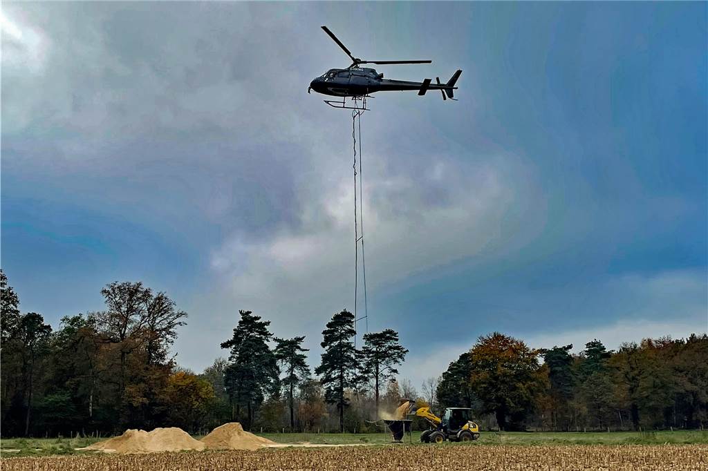 Noch bis Mitte des Monats sollen die Waldkalkungsmaßnahmen im Forstbetriebsrevier Velen andauern. 