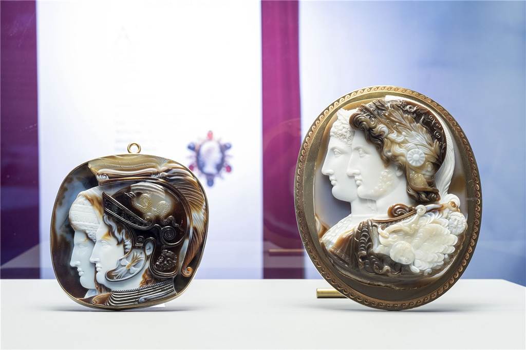Ferienprogramm im Römermuseum bietet Edelsteinschleifer und Schatzjäger Noch bis zum 31. Oktober können die Besucherinnen und Besucher des LWL-Römermuseums eintauchen in die "Schatzkammer der Caesaren" mit originalgetreuen Nachbildungen römischer Gemmen von Gerhard Schmidt.