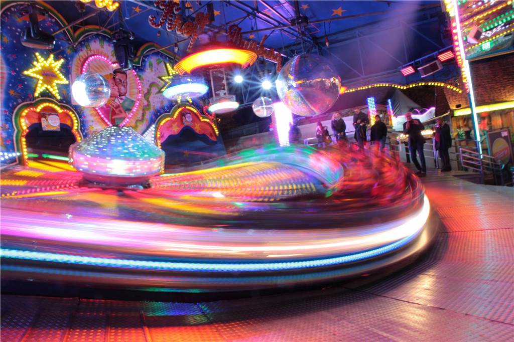 Noch ein echter Klassiker: das Fahrgeschäft „Love Express“ finden Kirmesbesucher auf dem Festplatz am Hagen.