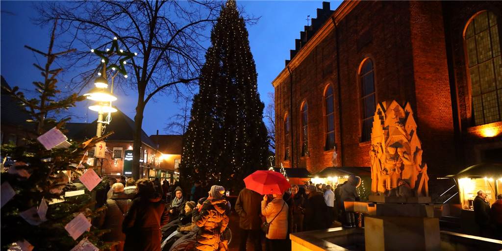 Vorbereitung für Adventsmarkt und Winterdorf laufen auf Hochtouren Noch einmal das Archivbild von 2019: Zwei Jahre musste der Alstätter Adventsmarkt wegen der Pandemie pausieren. Für dieses Jahr stehen die Chancen gut. Die Vorbereitungen laufen auf Hochtouren.