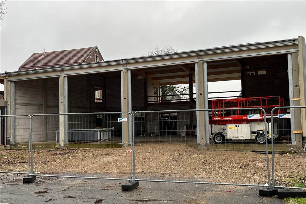 Neubau des Feuerwehrgerätehauses Sythen wird teurer als geplant Fahrzeughalle in Sythen, noch ohne Tore