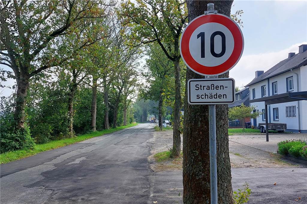 Sanierung der Oestricher Straße: Bald wieder Tempo 30 !0 km/h in der Oestricher Straße.