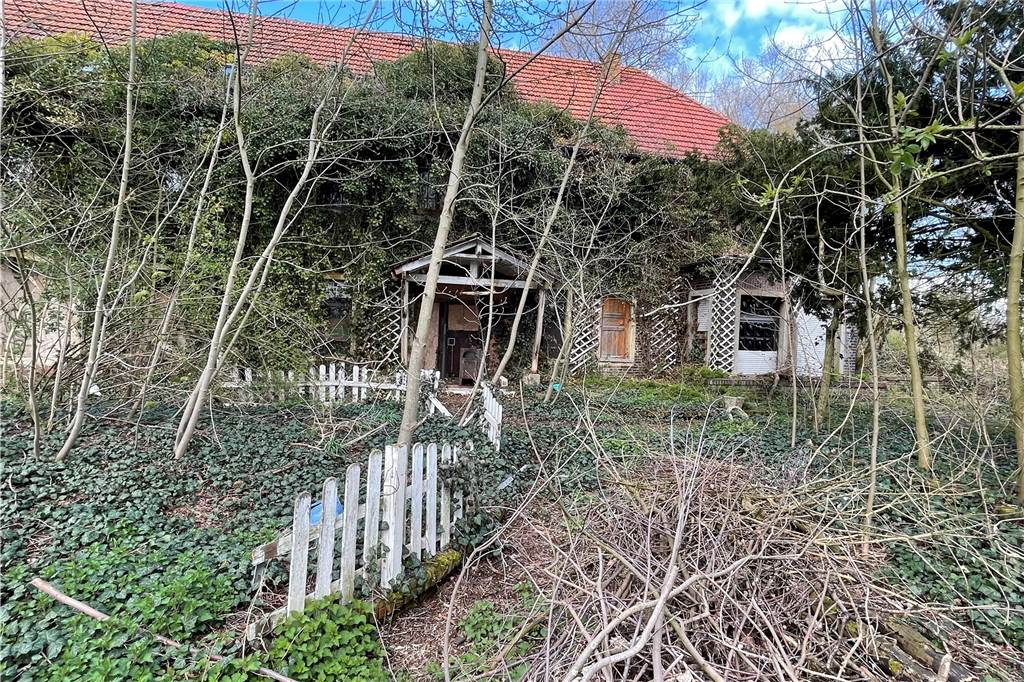 Straßenbauarbeiten am Haus Füchteln: Pleite der Baufirma sorgt für Verzögerung Noch im April 2021 sah es rund um das Haus Füchteln so aus.