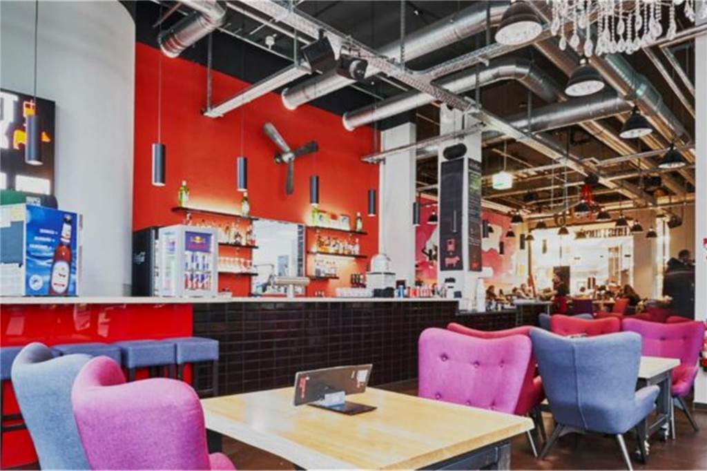 Noch immer sind die Betreiber im Unklaren: Wann öffnet der neue Burgerladen in Selm? Noch immer steht kein Eröffnungstermin für den Burgerladen in der Mehrzweckhalle in Selm fest.